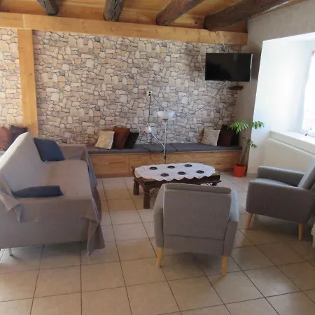 Saint-germain-laprade, 4 Pieces, 8 Personnes - Fr-1-582-73 Сasa de vacaciones